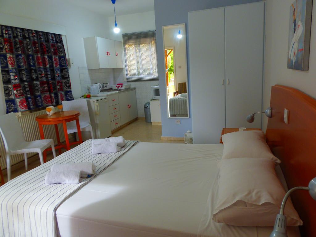 Light & Blue Gardens Apartman Protarász Kültér fotó