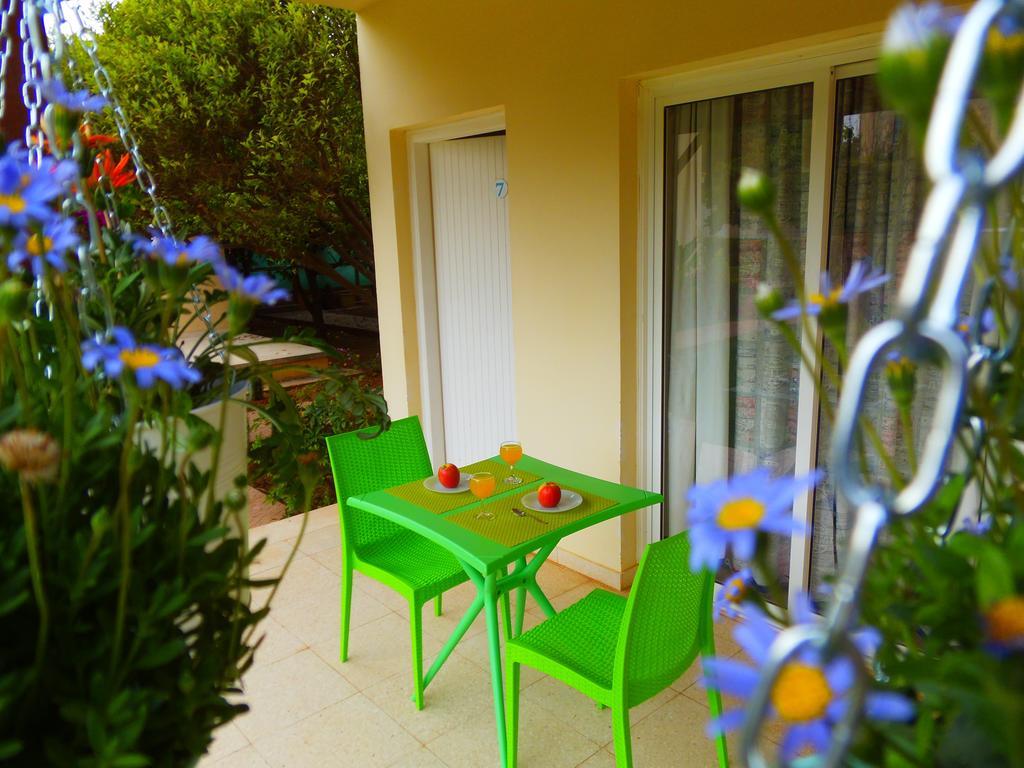 Light & Blue Gardens Apartman Protarász Kültér fotó